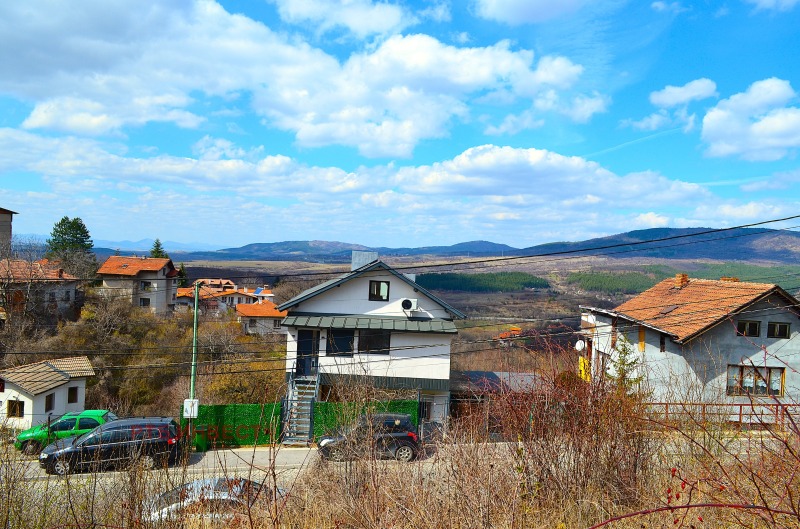 Продава ПАРЦЕЛ в град София, с. Мърчаево - 952 кв.м / 105 000 € » 205 362.15 лв., РТБ ИНВЕСТ
