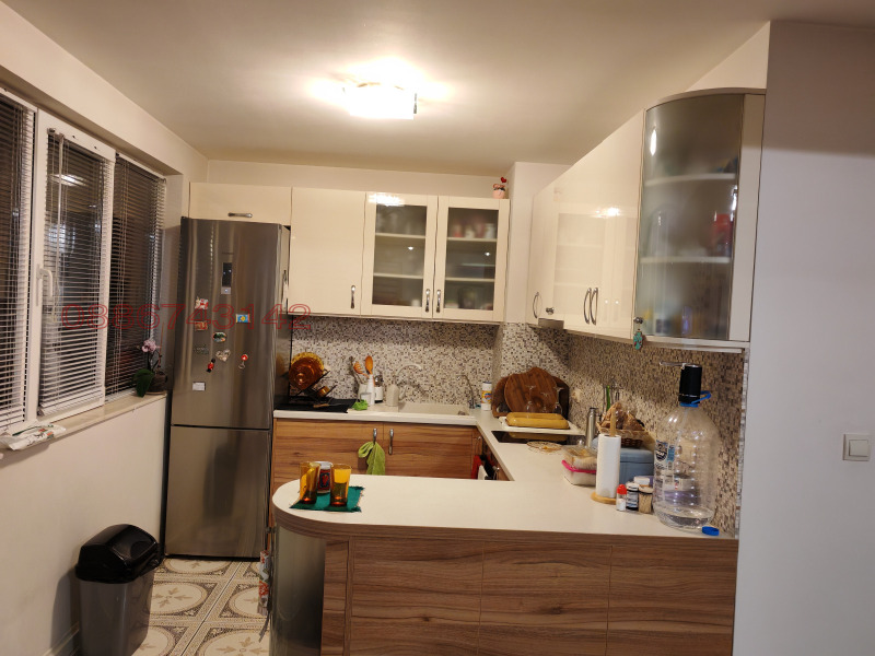 Продава ЕТАЖ ОТ КЪЩА, гр. Пазарджик, Моста на Лютата, снимка 2 - Етаж от къща - 53479777