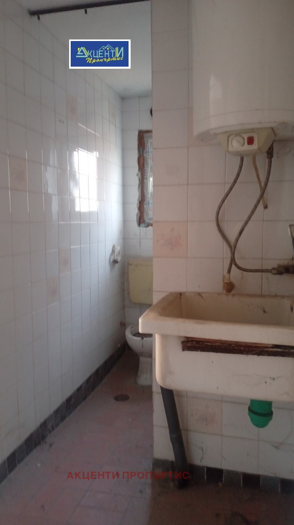 Продава ЕТАЖ ОТ КЪЩА, гр. Велико Търново, Център, снимка 8 - Етаж от къща - 52488544