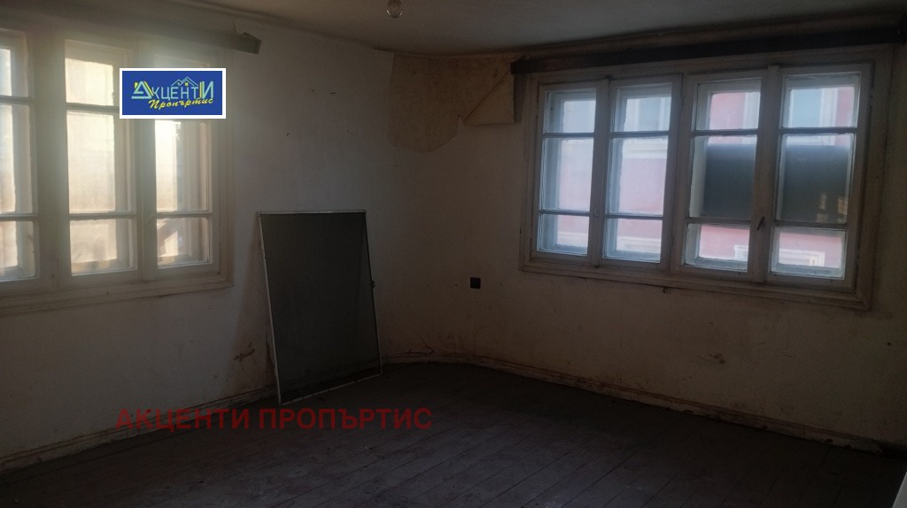 Продава ЕТАЖ ОТ КЪЩА, гр. Велико Търново, Център, снимка 2 - Етаж от къща - 52488544