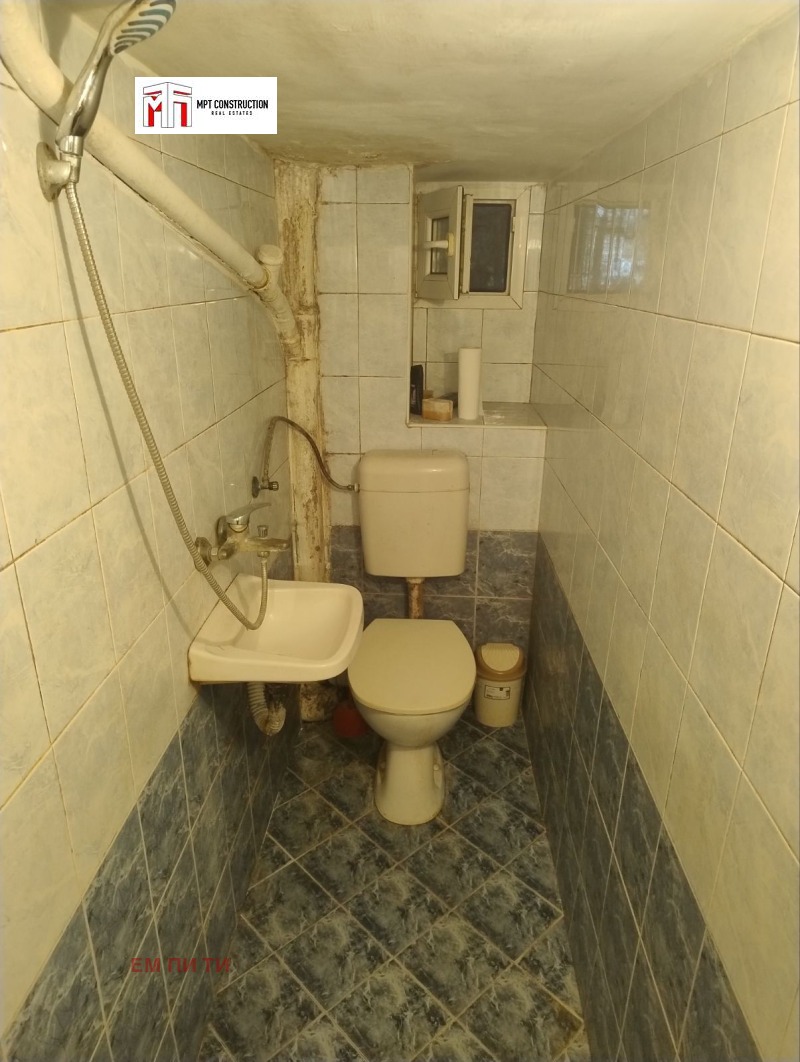 Продава ЕТАЖ ОТ КЪЩА, гр. Пловдив, Захарна фабрика, снимка 16 - Етаж от къща - 53534689