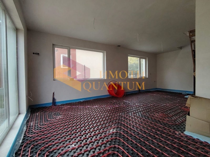 Продава КЪЩА, с. Приселци, област Варна, снимка 3 - Къщи - 52704705