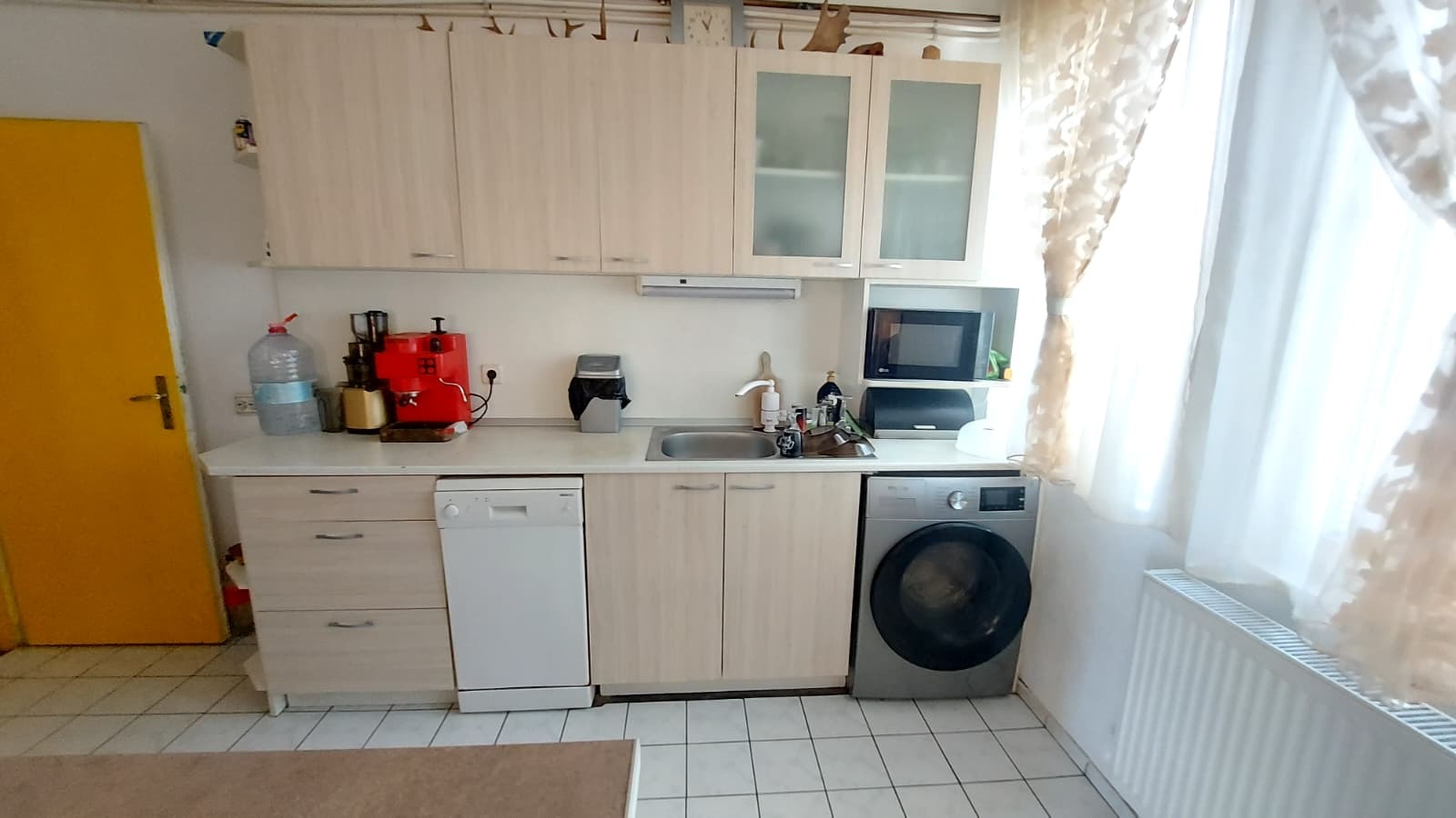 Продава МНОГОСТАЕН, гр. Кърджали, Байкал, снимка 3 - Апартаменти - 55023175