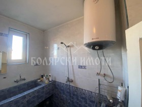 Piso de la casa Pavlikeni, región Veliko Tarnovo 10