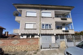 Piso de la casa Pavlikeni, región Veliko Tarnovo 1