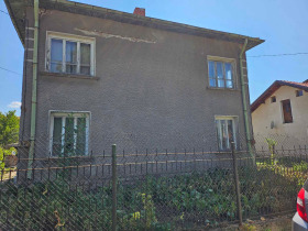 Casa Batanovtsi, región Pernik 1