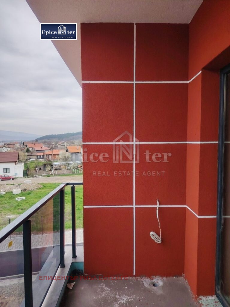 Продава МНОГОСТАЕН, гр. Перник, Мошино, снимка 2 - Апартаменти - 54242708