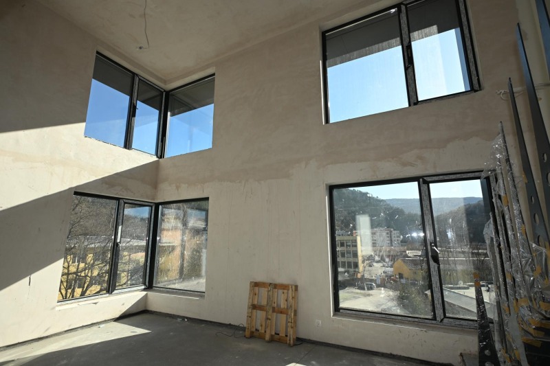 Продава 3-СТАЕН в град Перник, Център - 103 кв.м / 232 523 € » 454 775.46 лв., ЖОКИ ЕООД