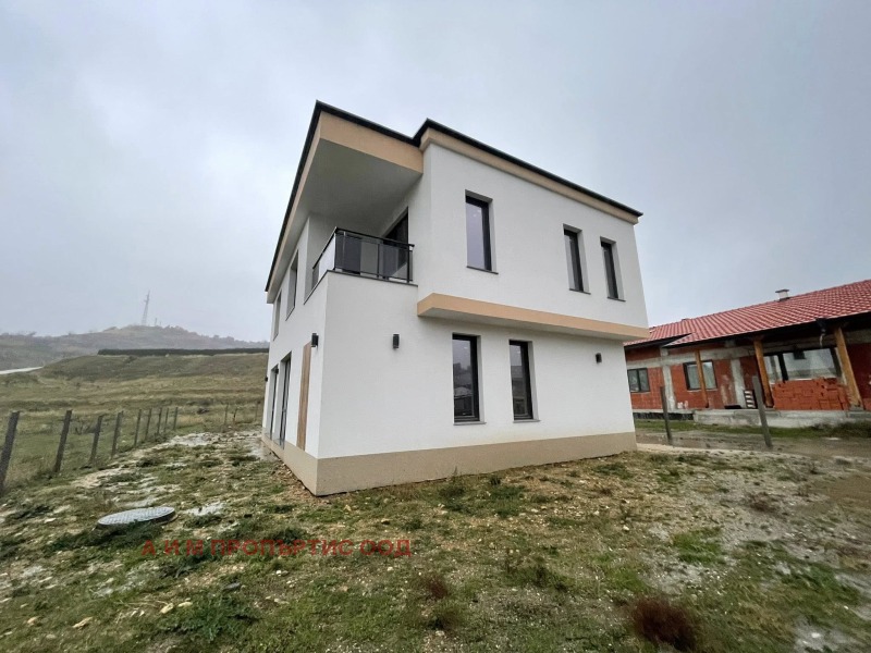 Продава КЪЩА в област Благоевград, с. Изгрев - 200 кв.м / 210 000 € » 410 724.30 лв., А И М ПРОПЪРТИС ООД