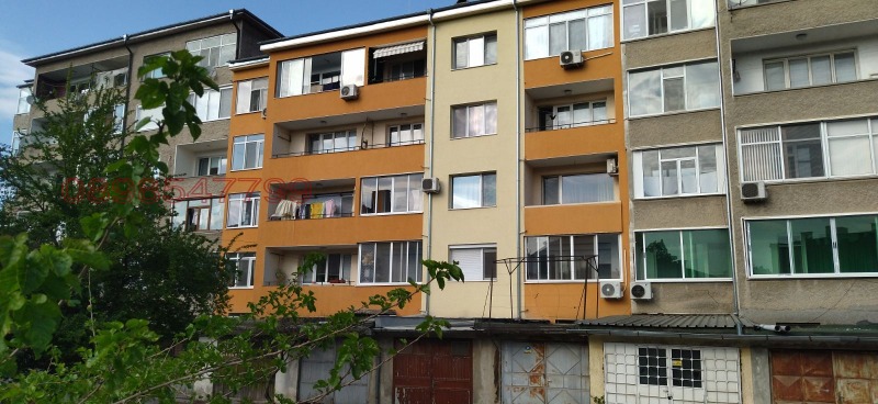 Продава МНОГОСТАЕН, гр. Разград, Център, снимка 2 - Апартаменти - 52779741