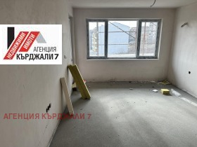 2 спаваће собе Вазрожденци, Карджали 3