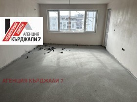 2 спаваће собе Вазрожденци, Карджали 8