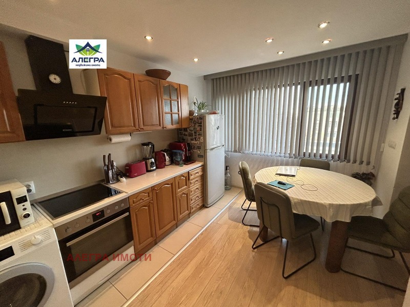 Продава 3-СТАЕН, гр. Пазарджик, Идеален център, снимка 2 - Апартаменти - 53562078