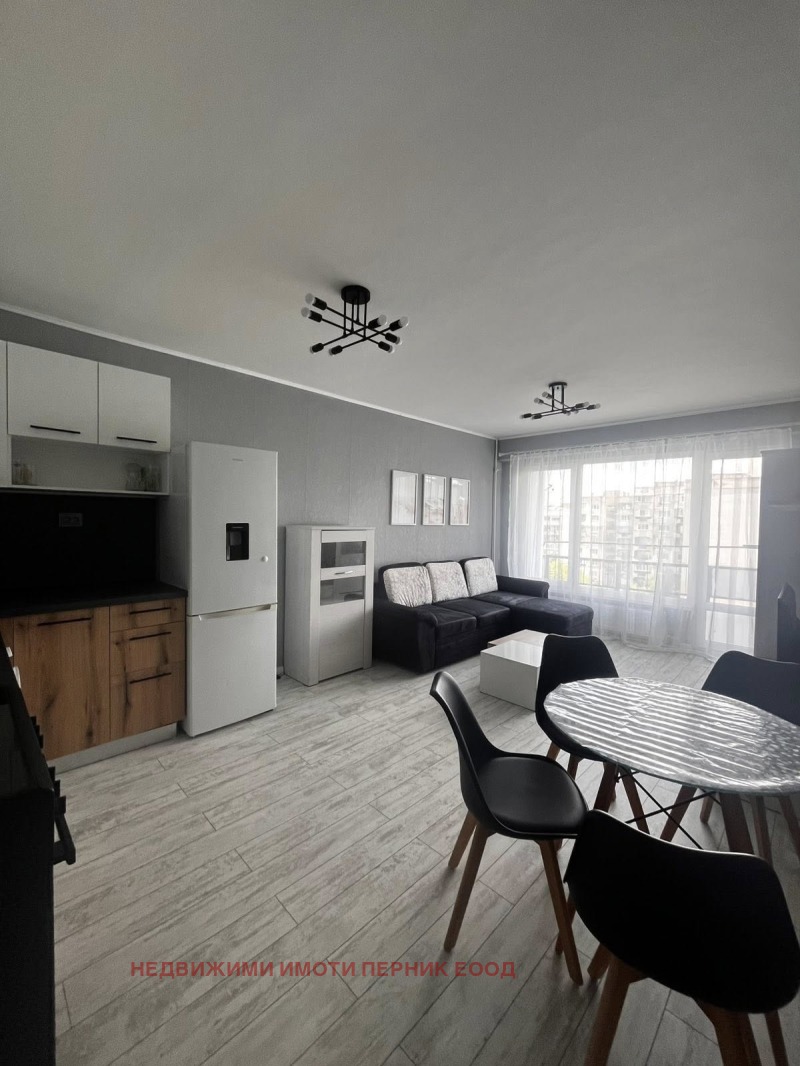 Продава  3-стаен град Перник , Център , 66 кв.м | 30755557