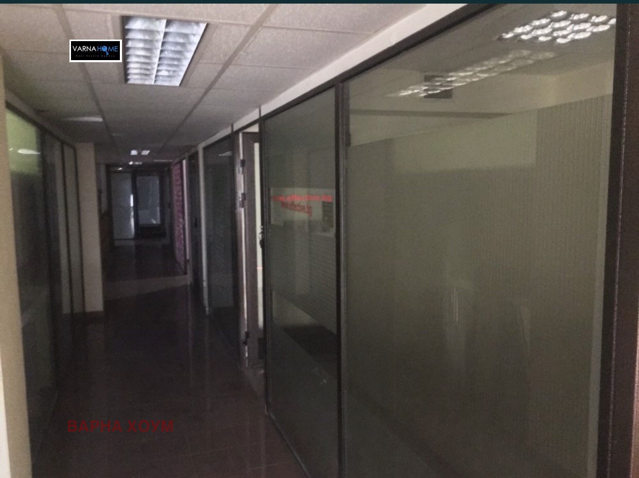 Продава МАГАЗИН, гр. Варна, Център, снимка 2 - Магазини - 49954916