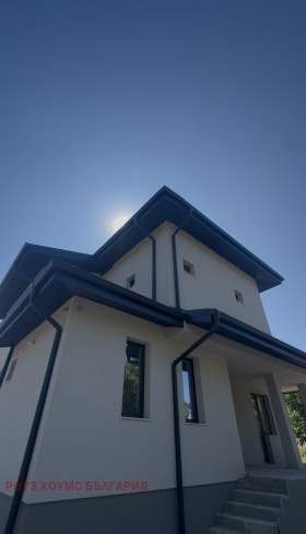 КЪЩА, 300 m2