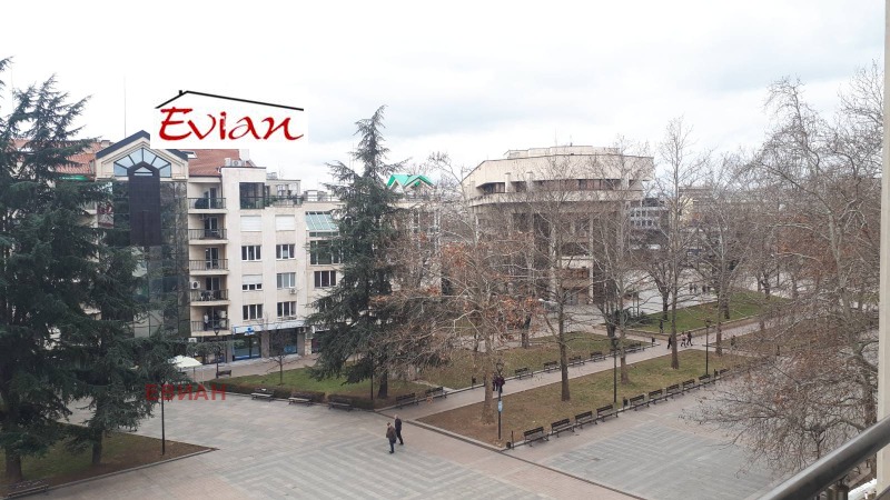 Продава 4-СТАЕН в град Русе, Център - 160 кв.м / 240 000 € » 469 399.20 лв., ЕВИАН