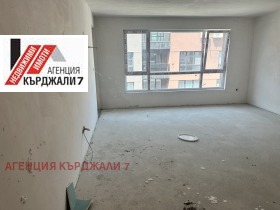 2 спальні Възрожденци, Кърджали