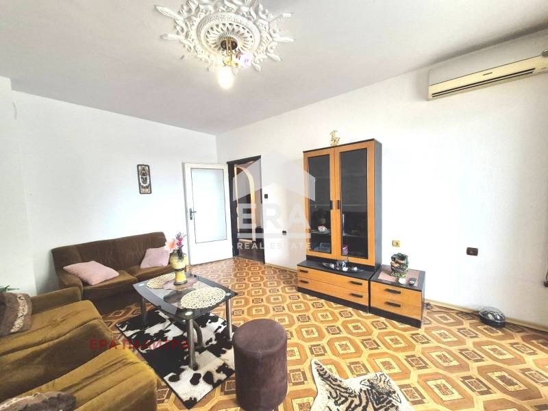 Продава 3-СТАЕН, гр. Бургас, Възраждане, снимка 2 - Апартаменти - 54686193