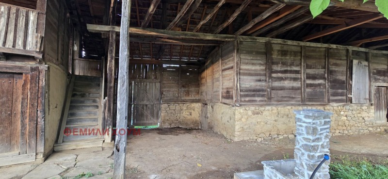 Продава ВИЛА, гр. Елена, област Велико Търново, снимка 3 - Вили - 52702618