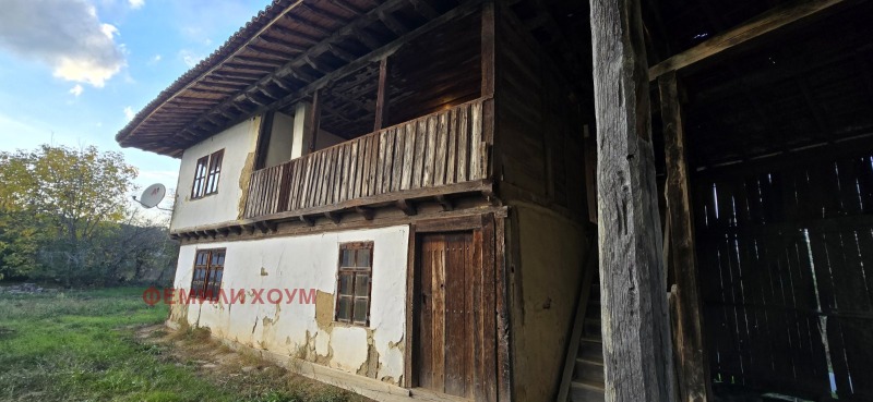 Продава ВИЛА, гр. Елена, област Велико Търново, снимка 2 - Вили - 52702618