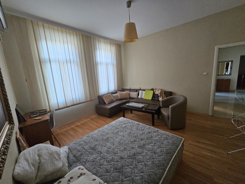 For Sale  3+ bedroom Plovdiv , Tsentar , 120 sq.m | 45534515 - image [2]