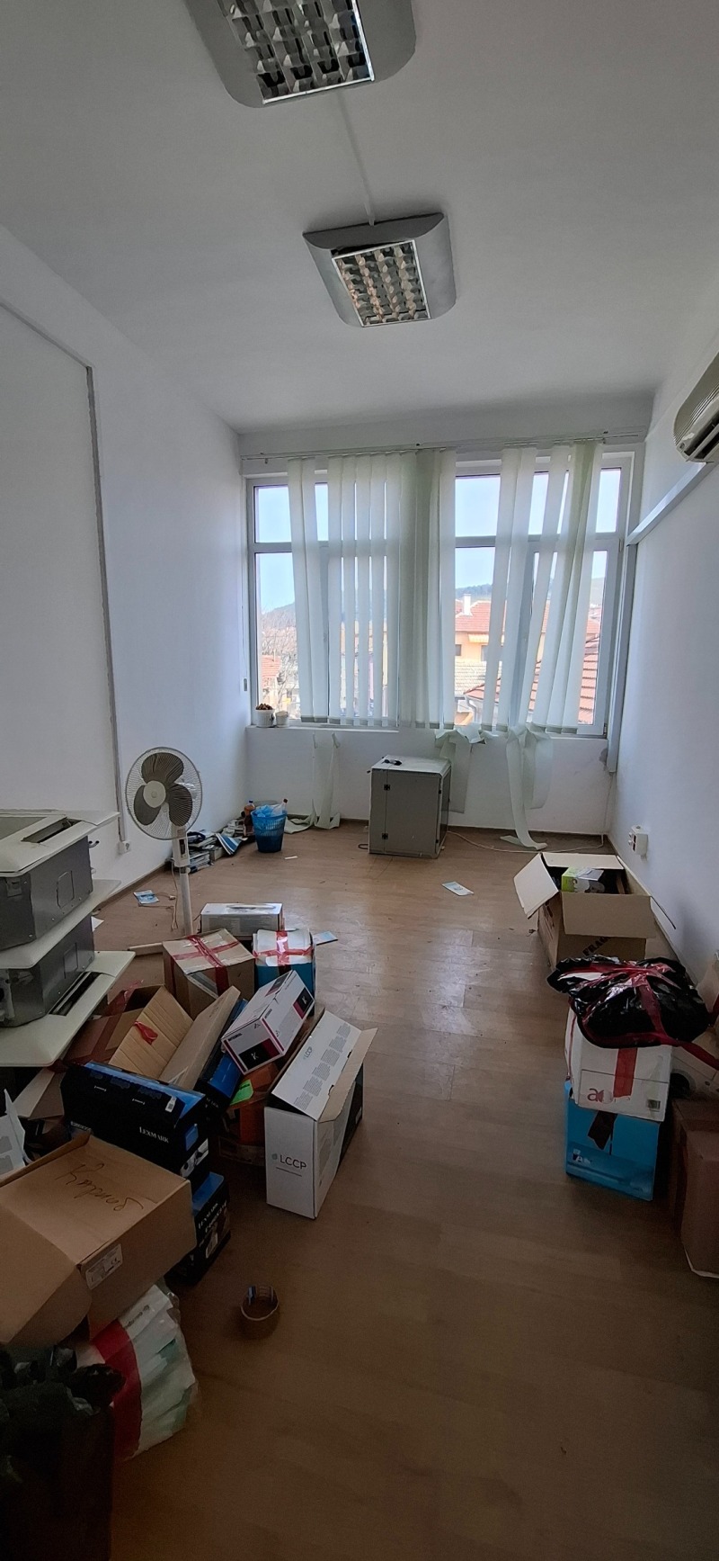 Продава ОФИС, гр. Карнобат, област Бургас, снимка 2 - Офиси - 53353170