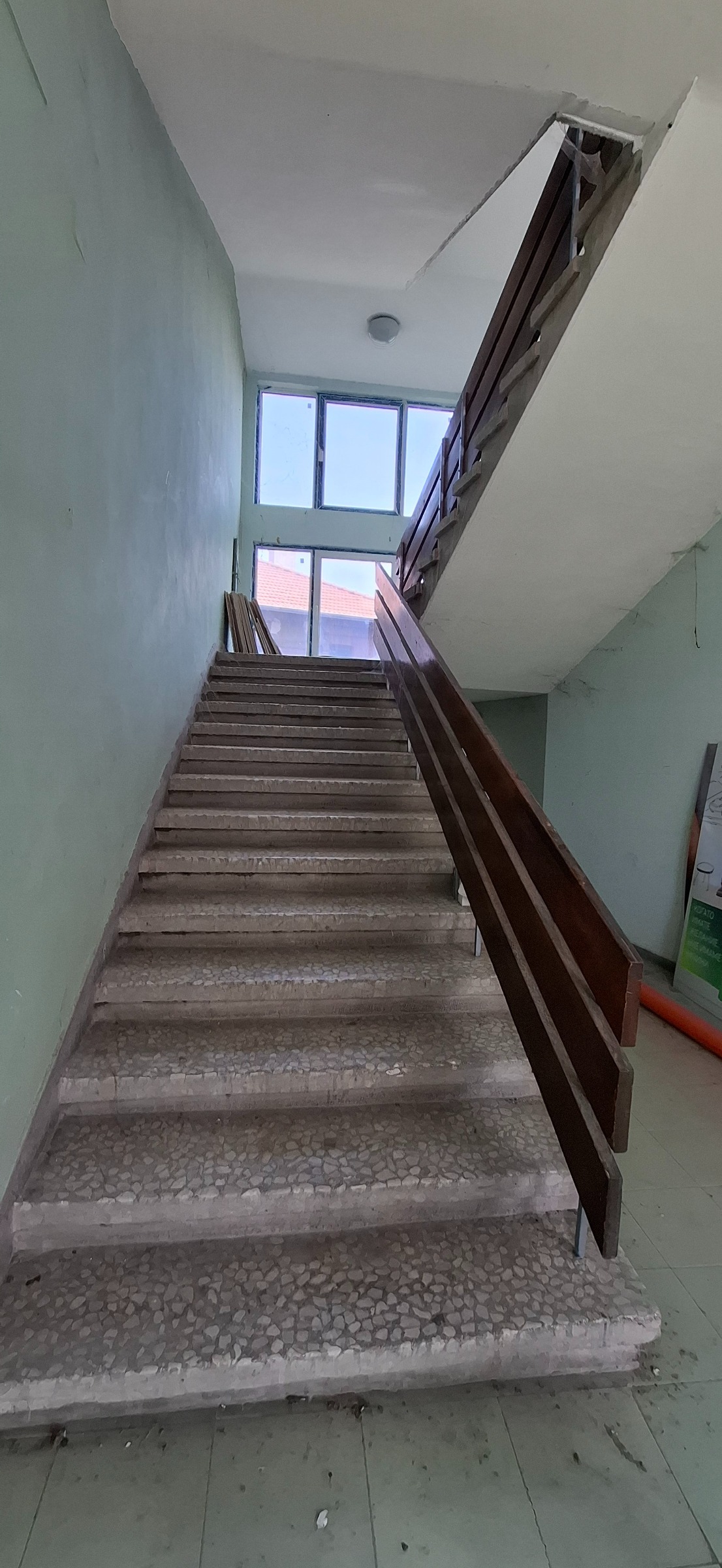 Продава ОФИС, гр. Карнобат, област Бургас, снимка 2 - Офиси - 53353170