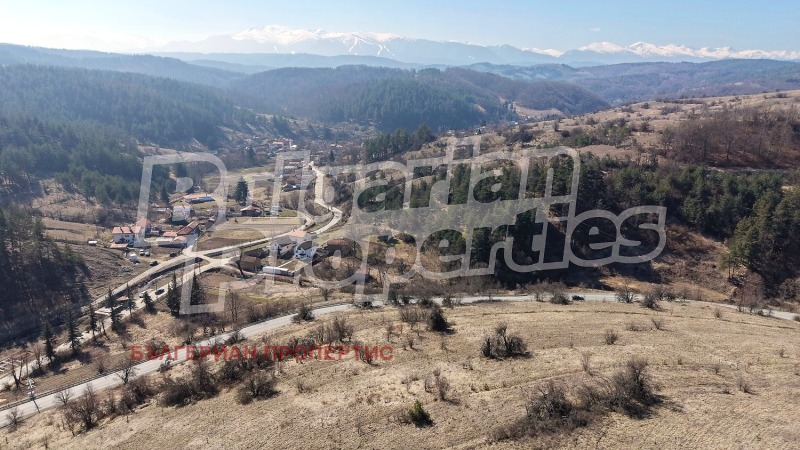 Продава ЗЕМЕДЕЛСКА ЗЕМЯ в област София, с. Шипочане - 1.222 дка / 12 220 € » 23 900.24 лв., БЪЛГЕРИАН ПРОПЕРТИС