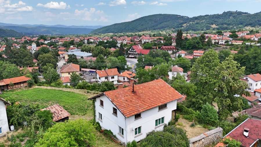 Продава КЪЩА, с. Радуил, област София област