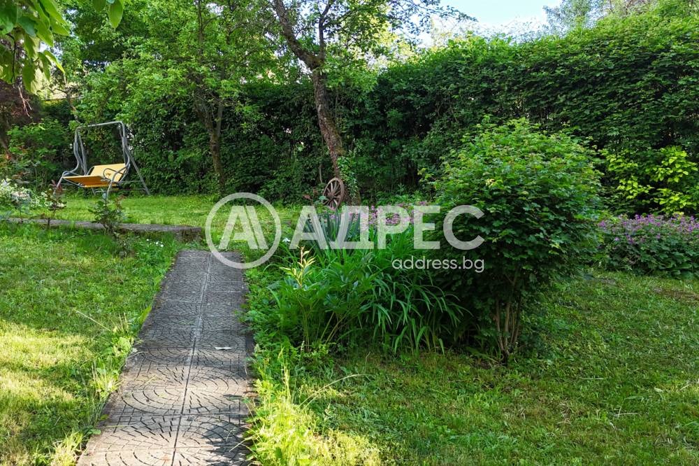 Продава КЪЩА, гр. София, Горна баня, снимка 16 - Къщи - 54564087