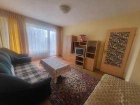 1 dormitorio Vazrazhdane, Burgas 1