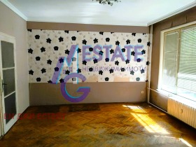1 chambre Lazour, Bourgas