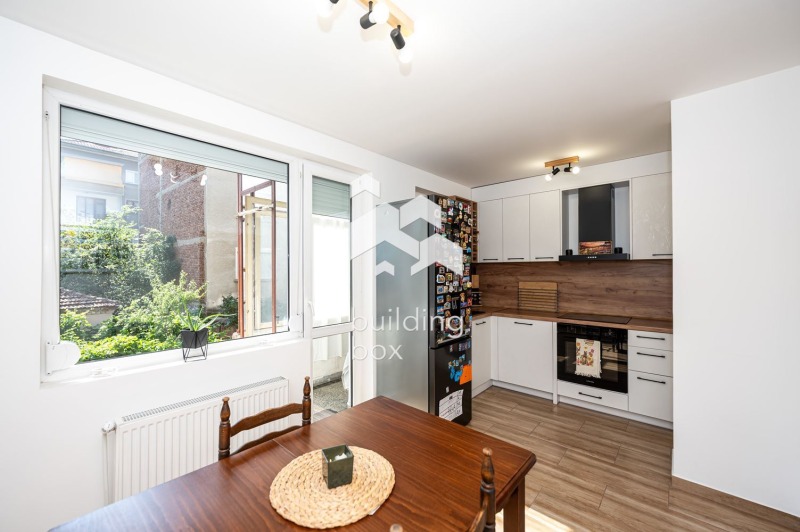 Zu verkaufen  2 Schlafzimmer Plowdiw , Kjutschuk Parisch , 90 qm | 28688267
