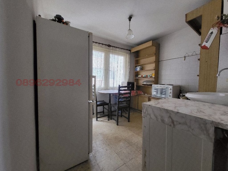 Продава ЕТАЖ ОТ КЪЩА, гр. Монтана, Широк център, снимка 6 - Етаж от къща - 52779431