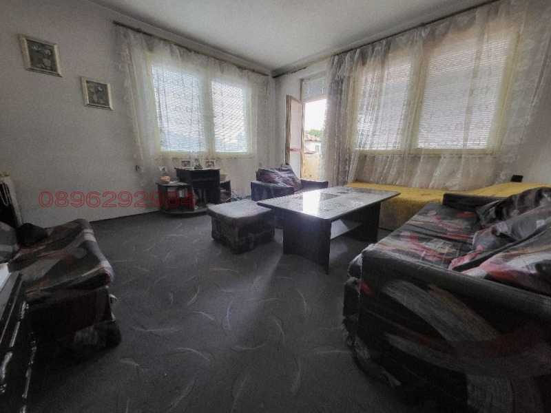 Продава ЕТАЖ ОТ КЪЩА, гр. Монтана, Широк център, снимка 2 - Етаж от къща - 52779431