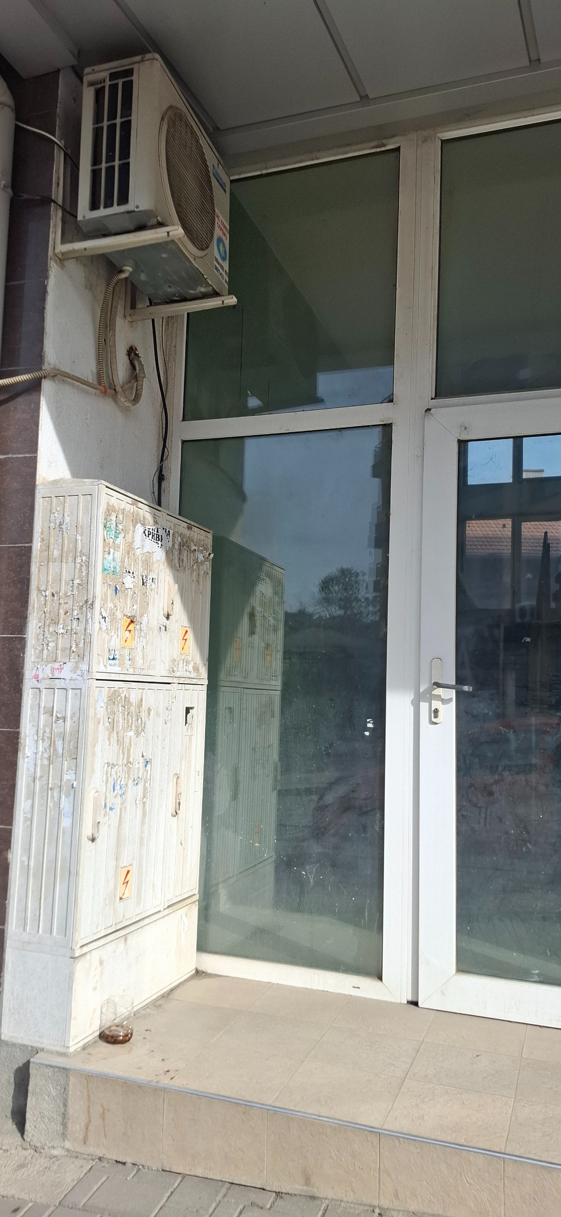 Продава ОФИС, гр. Карнобат, област Бургас, снимка 2 - Офиси - 53353772
