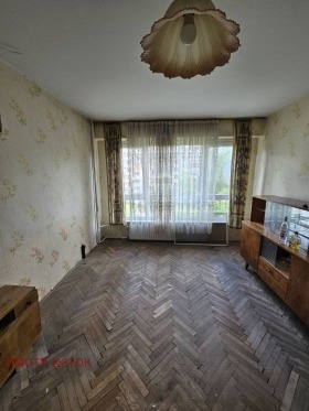 Студия Изток, Перник