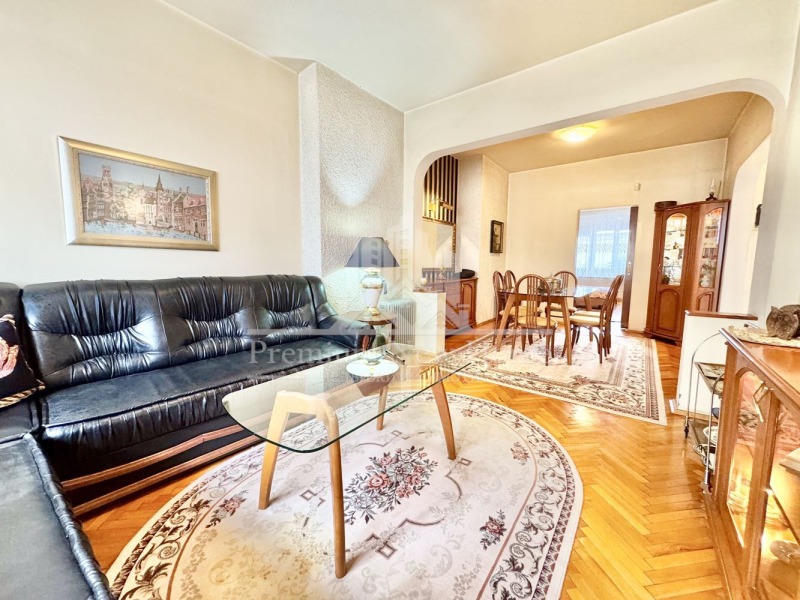 Продава  2-стаен, град София, Център •  295 000 EUR • ID 40001051 — holmes.bg - [1] 