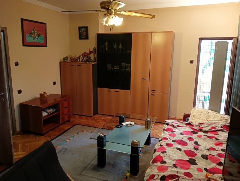 Продава ЕТАЖ ОТ КЪЩА, гр. Горна Оряховица, област Велико Търново, снимка 2 - Етаж от къща - 52637240