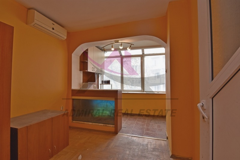 Продава 4-СТАЕН, гр. Варна, Конфуто