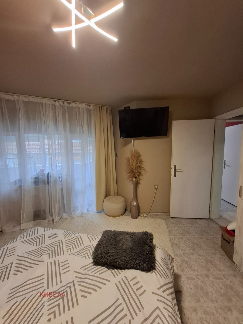 Продава 3-СТАЕН, гр. Плевен, Идеален център, снимка 2 - Апартаменти - 52986348