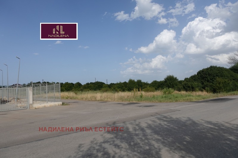 Продава ПАРЦЕЛ в област София, с. Голяновци - 13652 кв.м / 820 000 € » 1 603 780.60 лв., НАДИЛЕНА РИЪЛ ЕСТЕЙТС