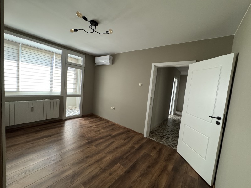 Na prodej  1 ložnice Sofia , Zona B-18 , 76 m2 | 81457887 - obraz [7]