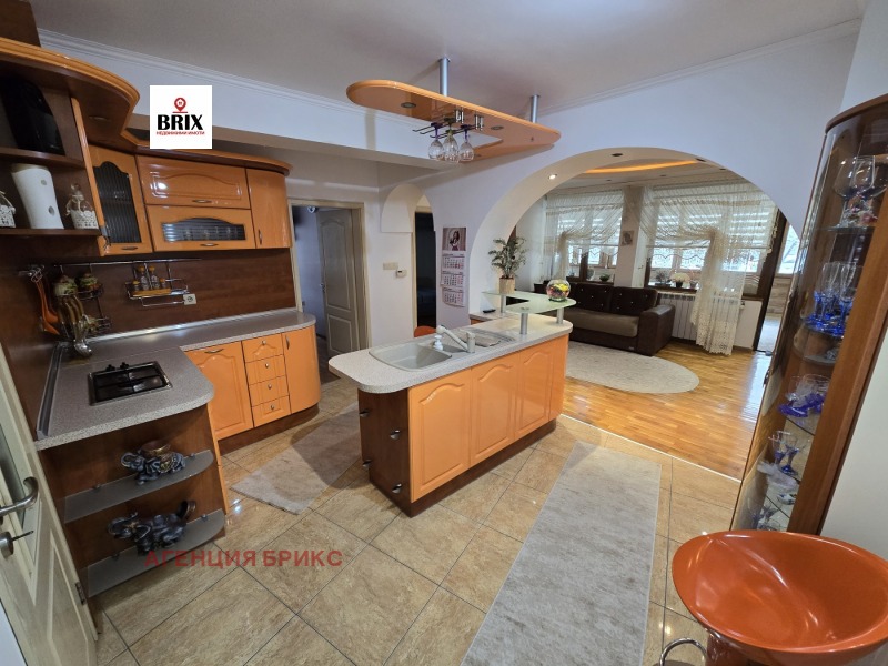 Продава 3-СТАЕН в град Русе, Широк център - 102 кв.м / 229 900 € » 449 645.32 лв., АГЕНЦИЯ БРИКС