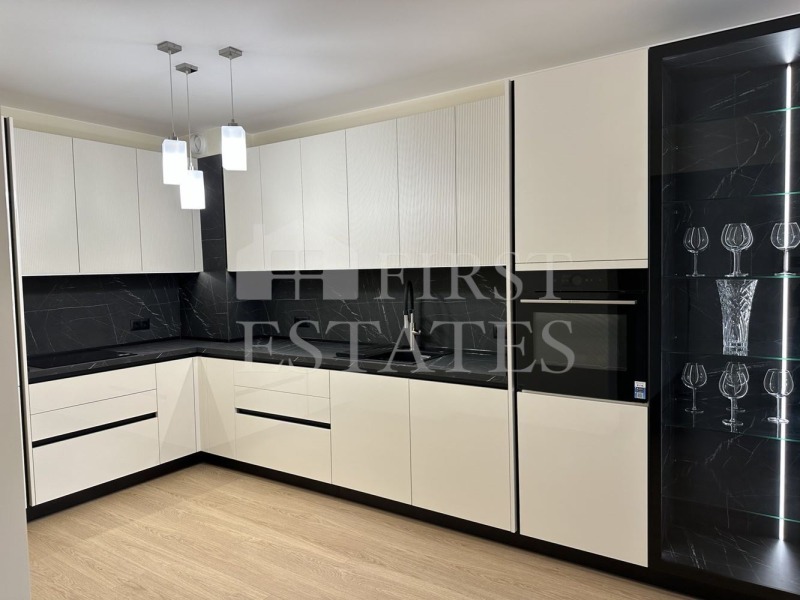 Продава 4-СТАЕН, гр. София, Център, снимка 2 - Апартаменти - 53593229