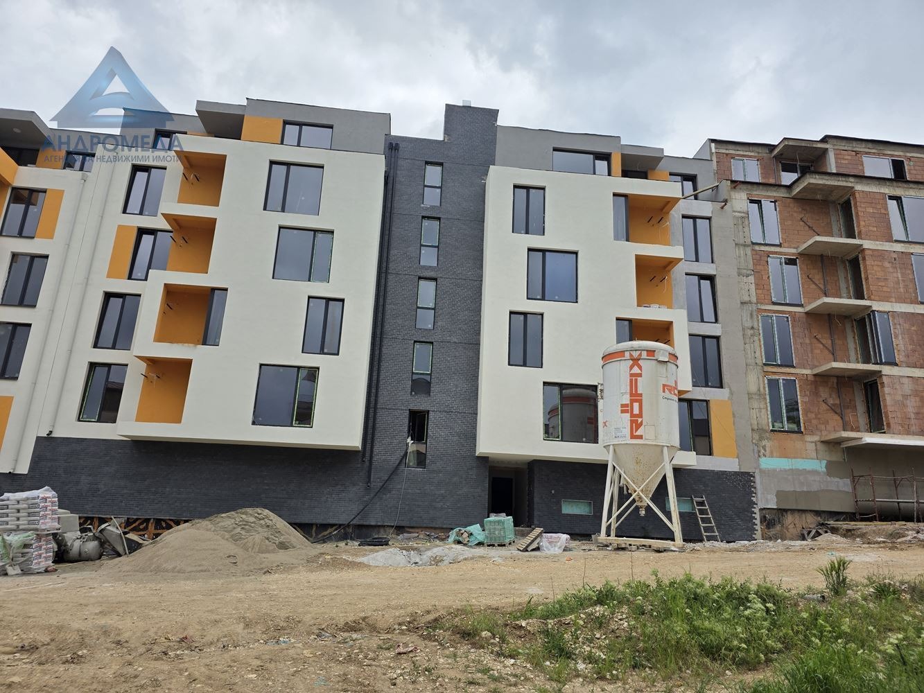 Продава  3-стаен град Плевен , Широк център , 96 кв.м | 97652402