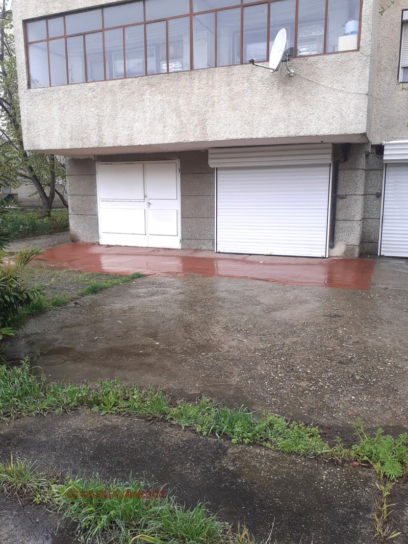 Продава ГАРАЖ, ПАРКОМЯСТО, гр. Русе, Чародейка - Юг, снимка 2 - Гаражи и паркоместа - 53517857