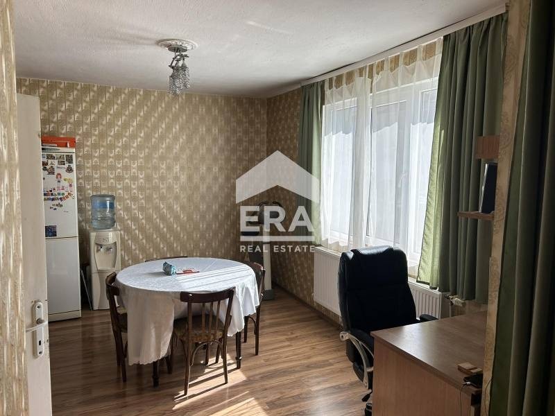Продава 3-СТАЕН, гр. Хасково, Червена стена