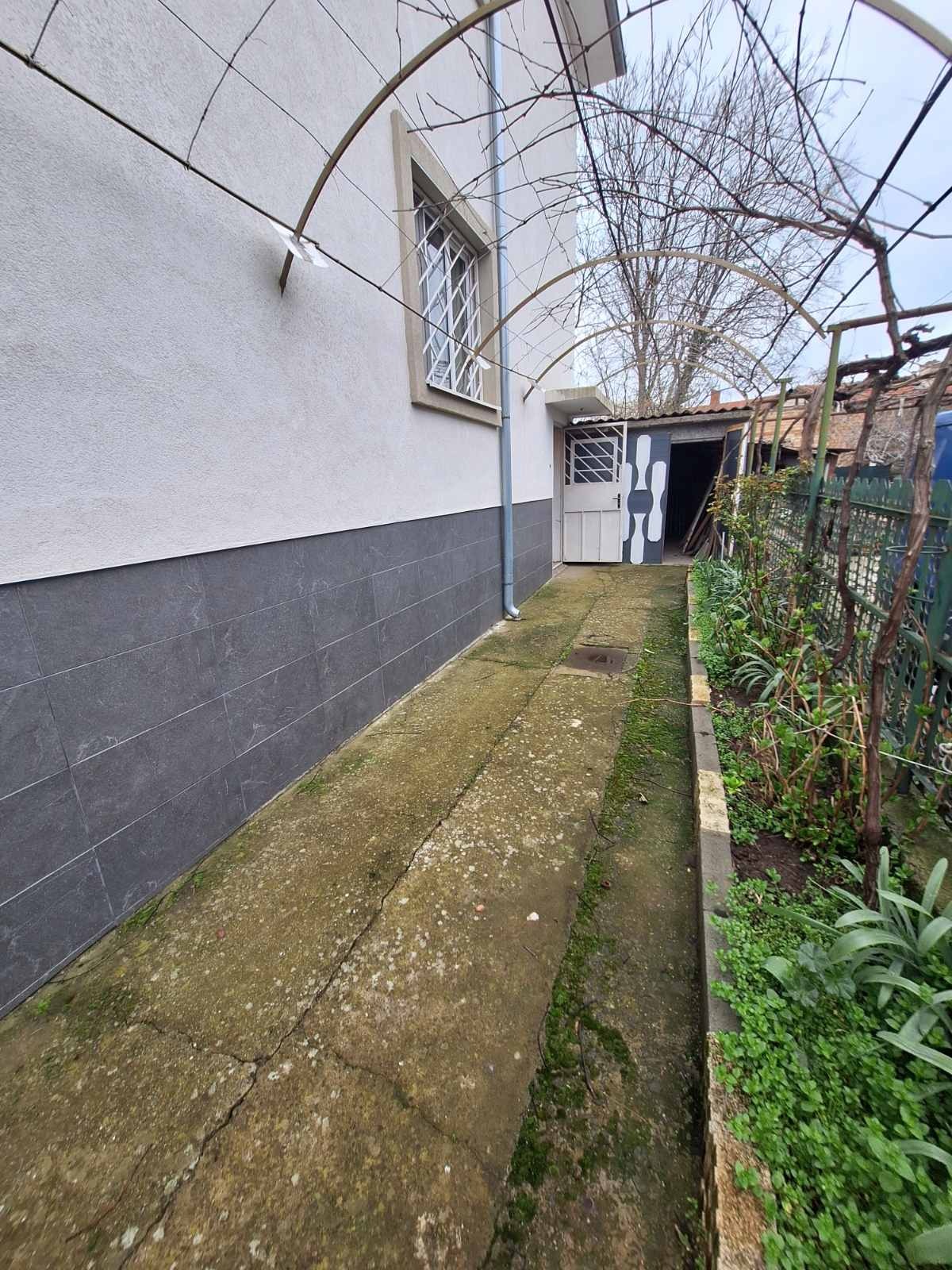 Продава КЪЩА, гр. Карнобат, област Бургас, снимка 13 - Къщи - 54203463